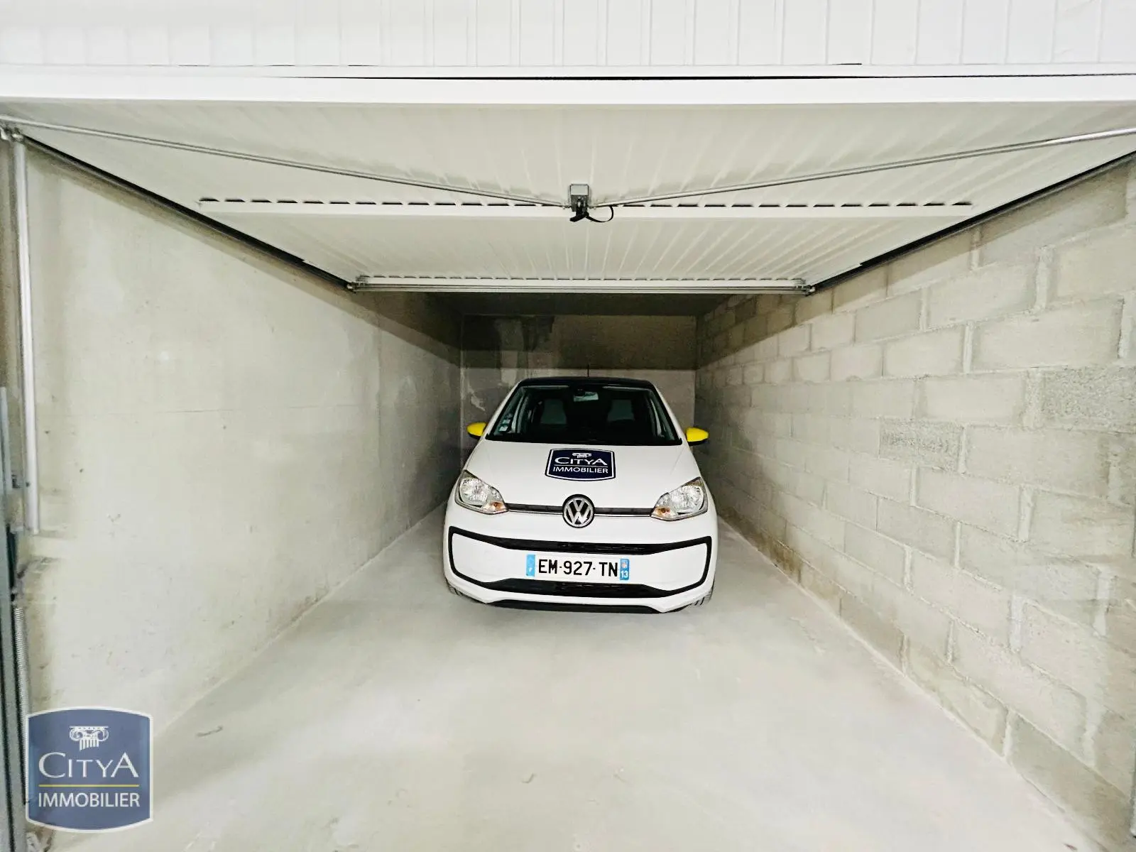 Photo 3 Parking