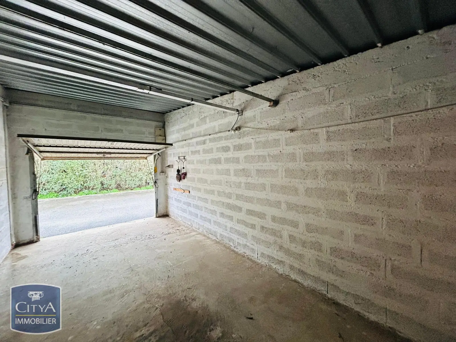 Photo 3 Parking