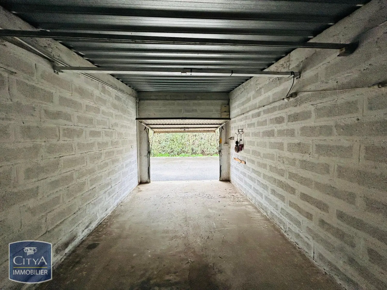 Photo 4 Parking