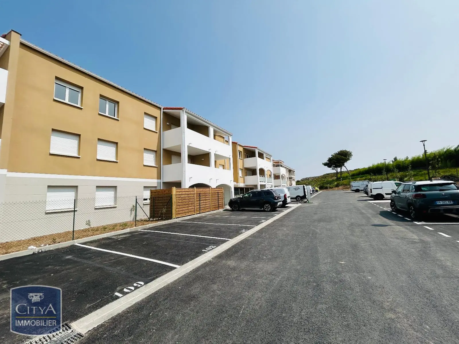 Photo 1 Parking