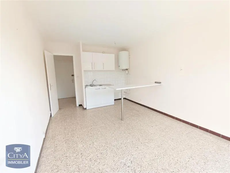 Photo 1 Appartement 1 pièce 22.7m²