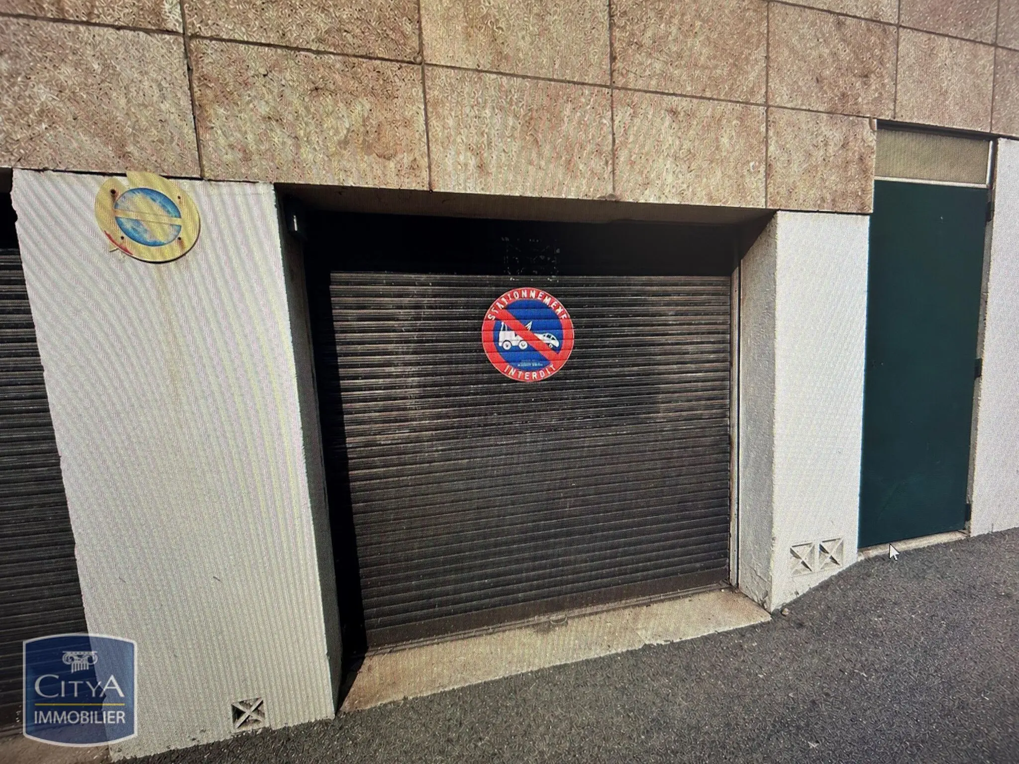Photo 1 Parking