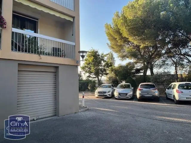Photo 1 Parking