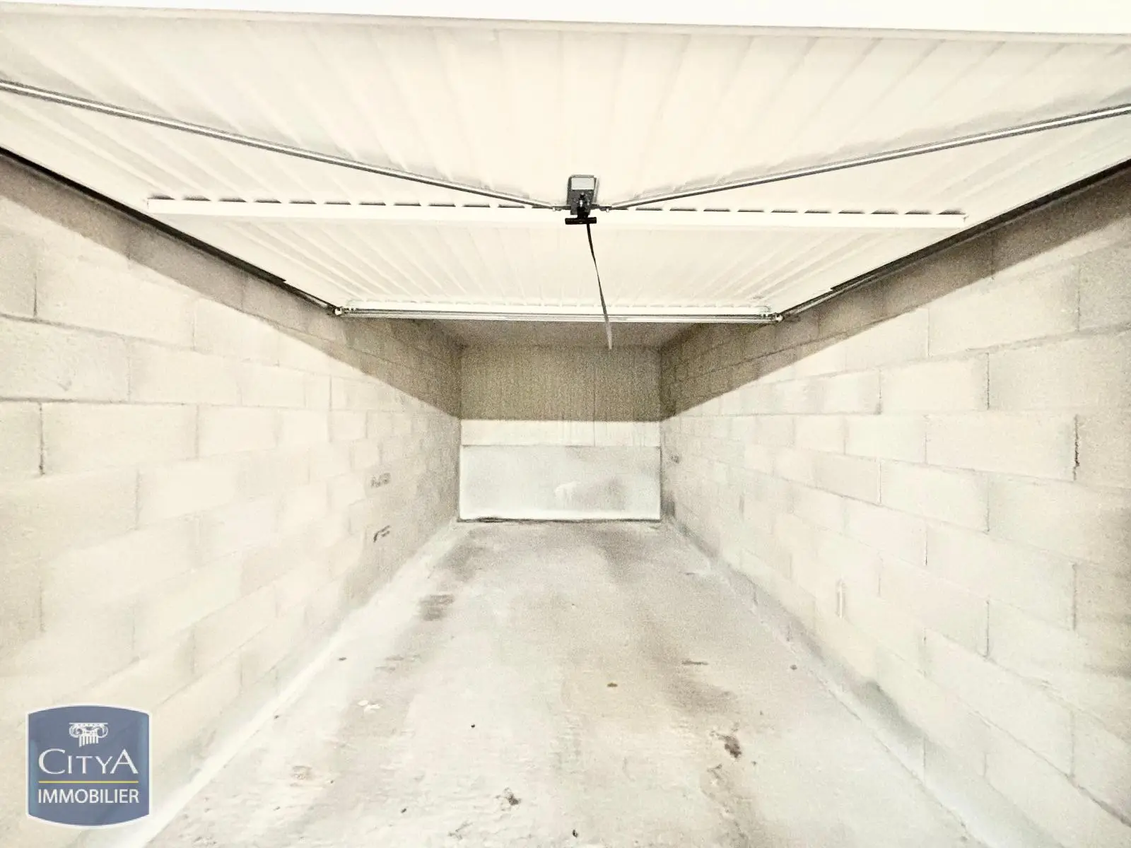Photo 4 Parking