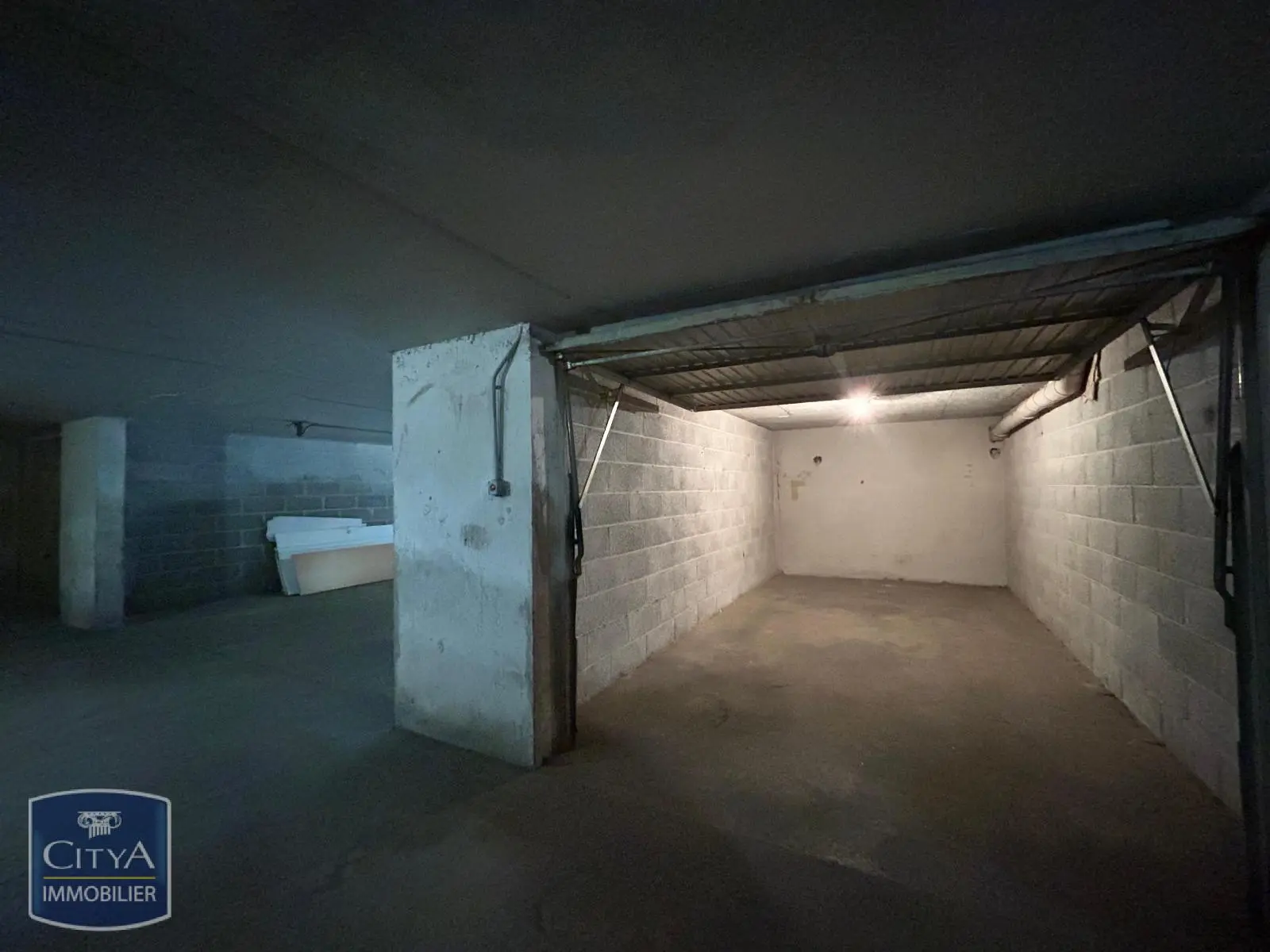 Photo 1 Parking