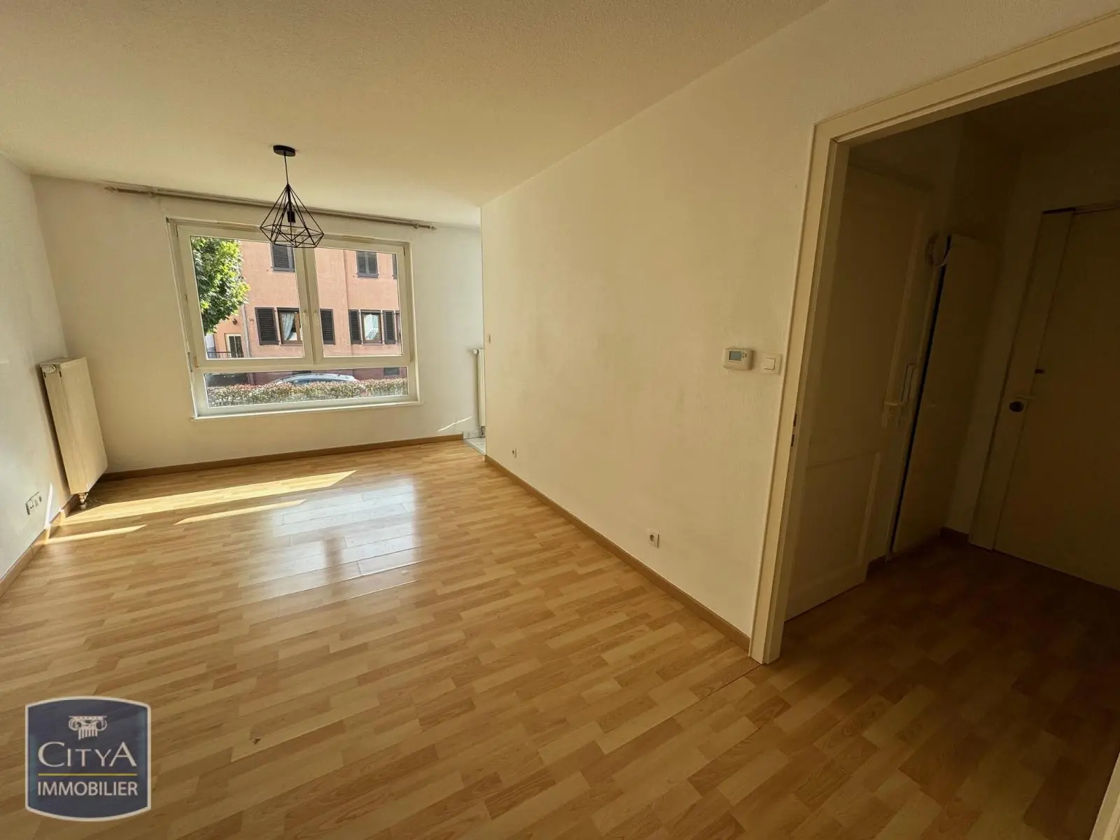 Photo 1 Appartement 1 pièce 29.8m²