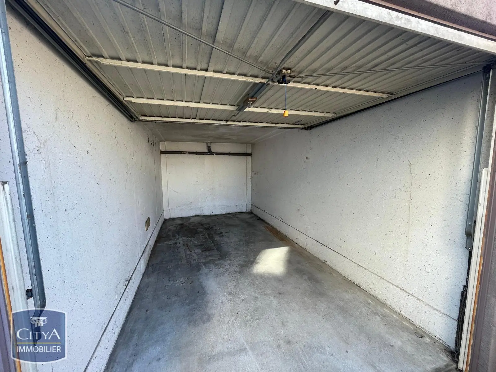 Photo 2 Parking