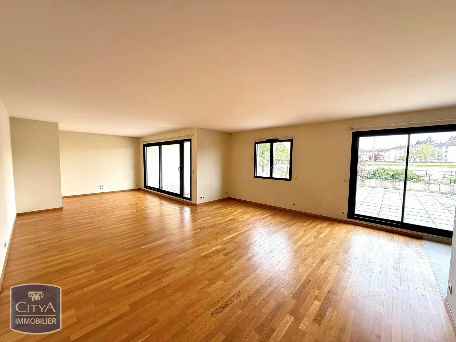 Photo 1 Appartement 5 pièces 137.92m²