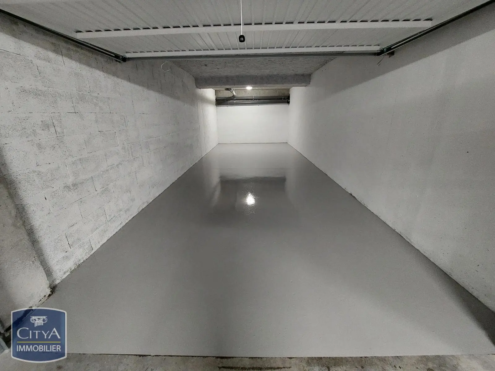 Photo 1 Parking