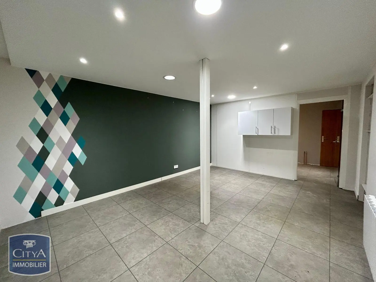 Photo 1 Local Commercial