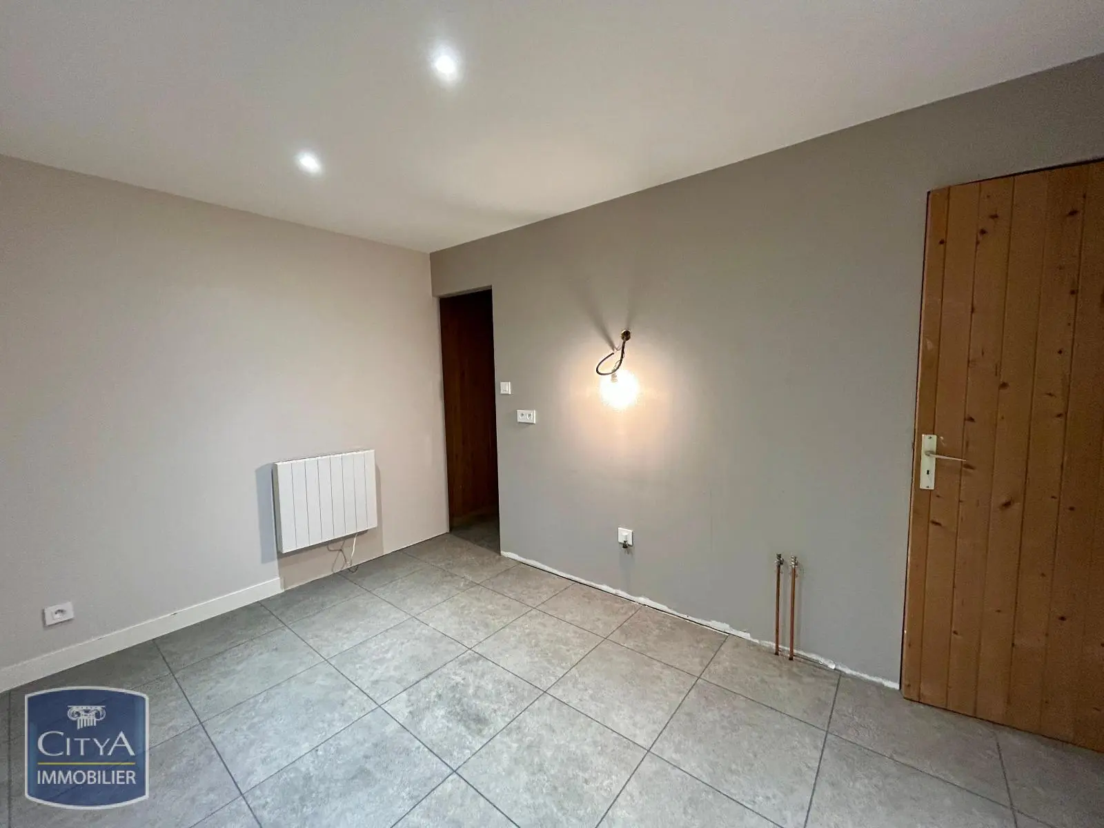 Photo 3 Local Commercial