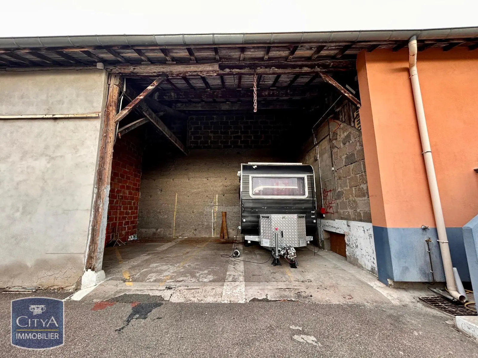 Photo 1 Parking