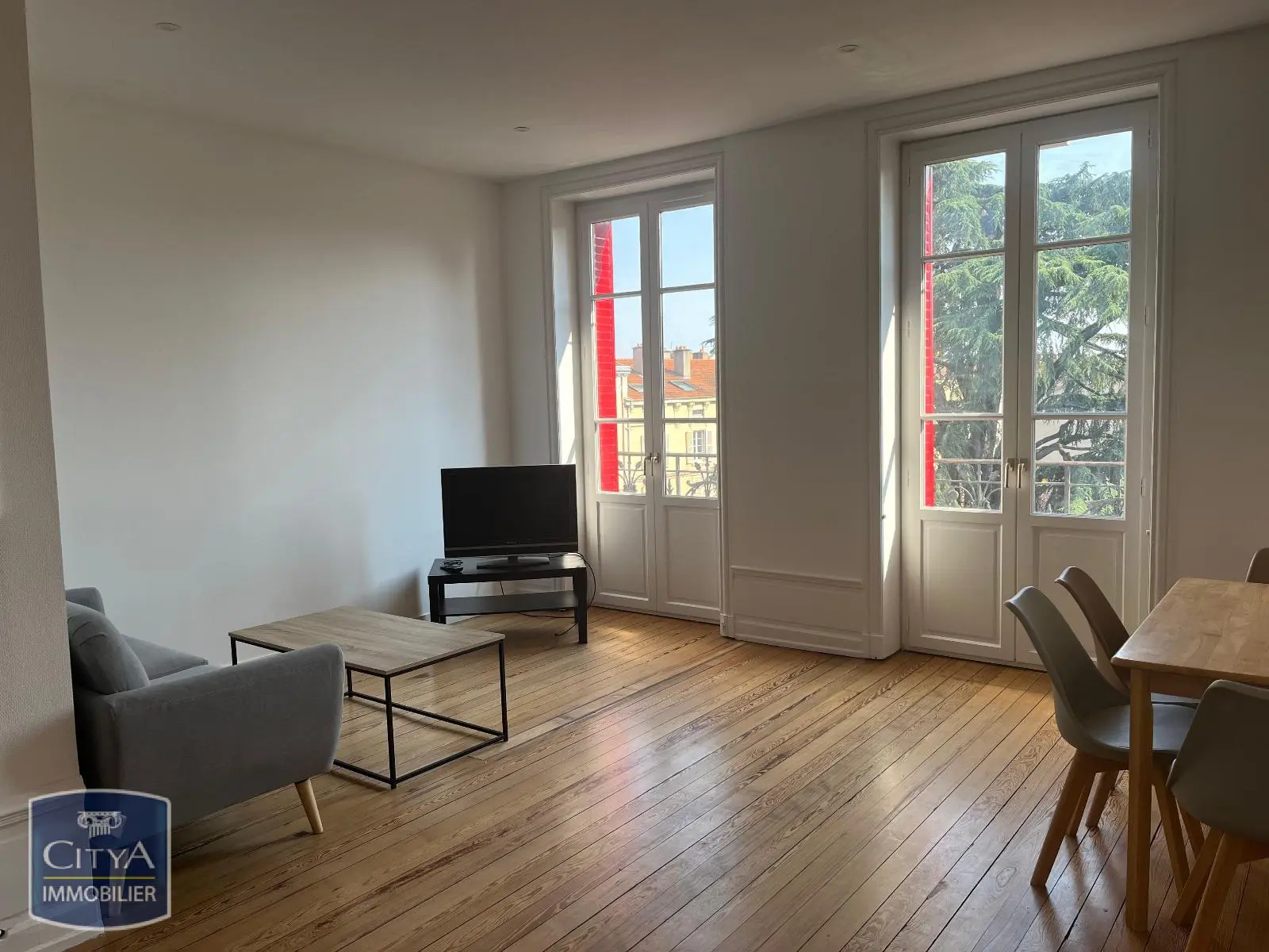 Photo 1 Appartement 5 pièces 160.21m²