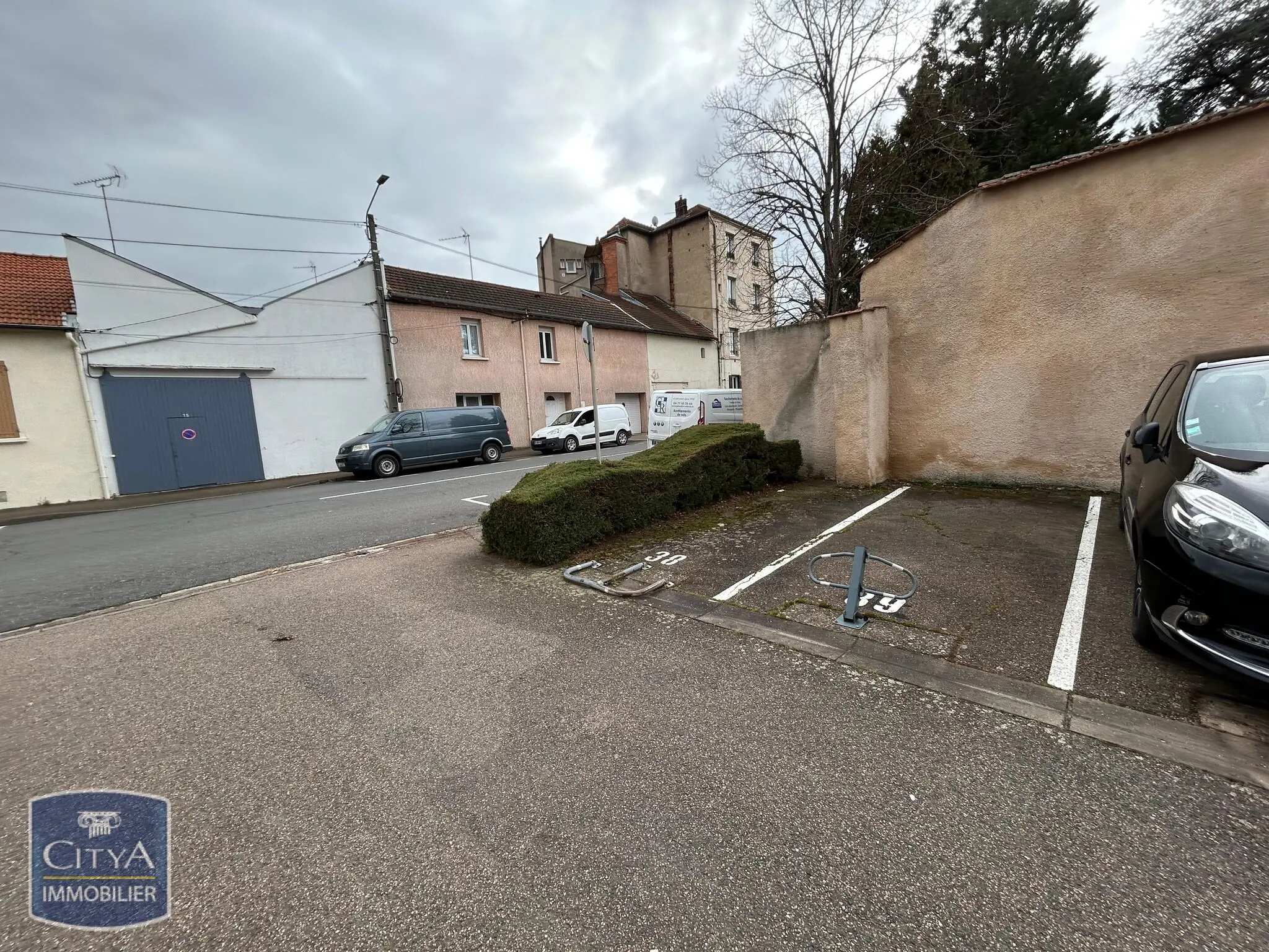 Photo 2 Parking