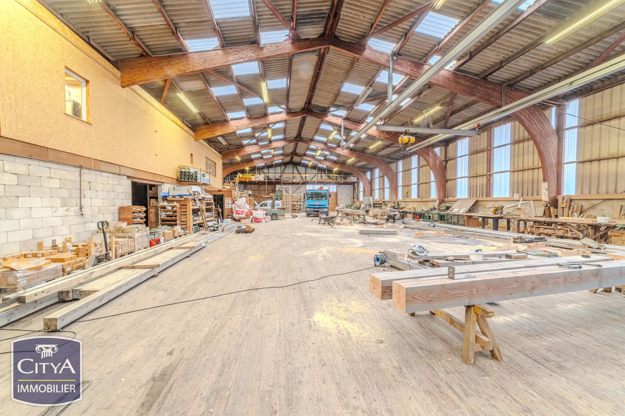 Photo 2 Local Professionnel 1000m²