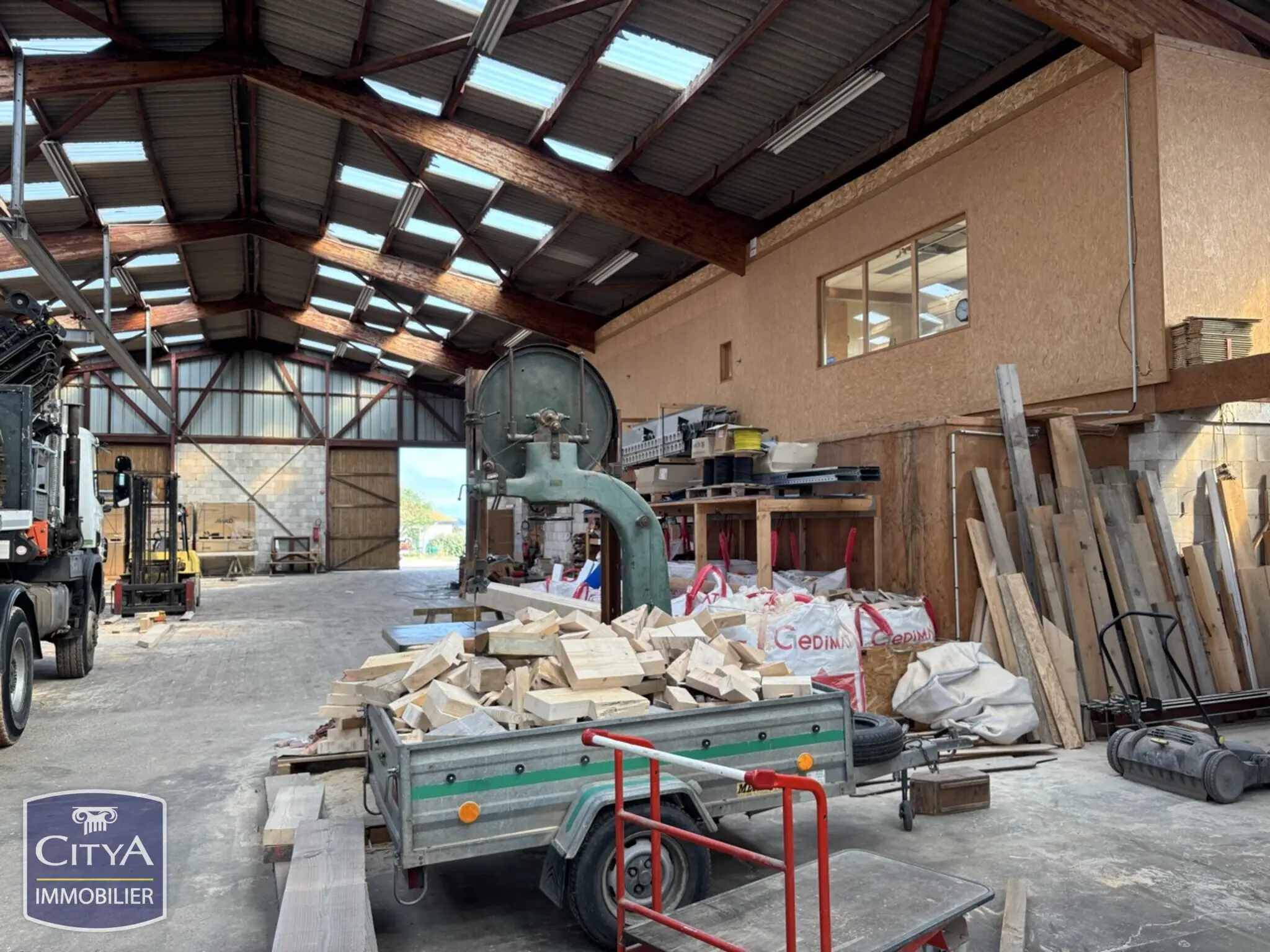 Photo 3 Local Professionnel 1000m²