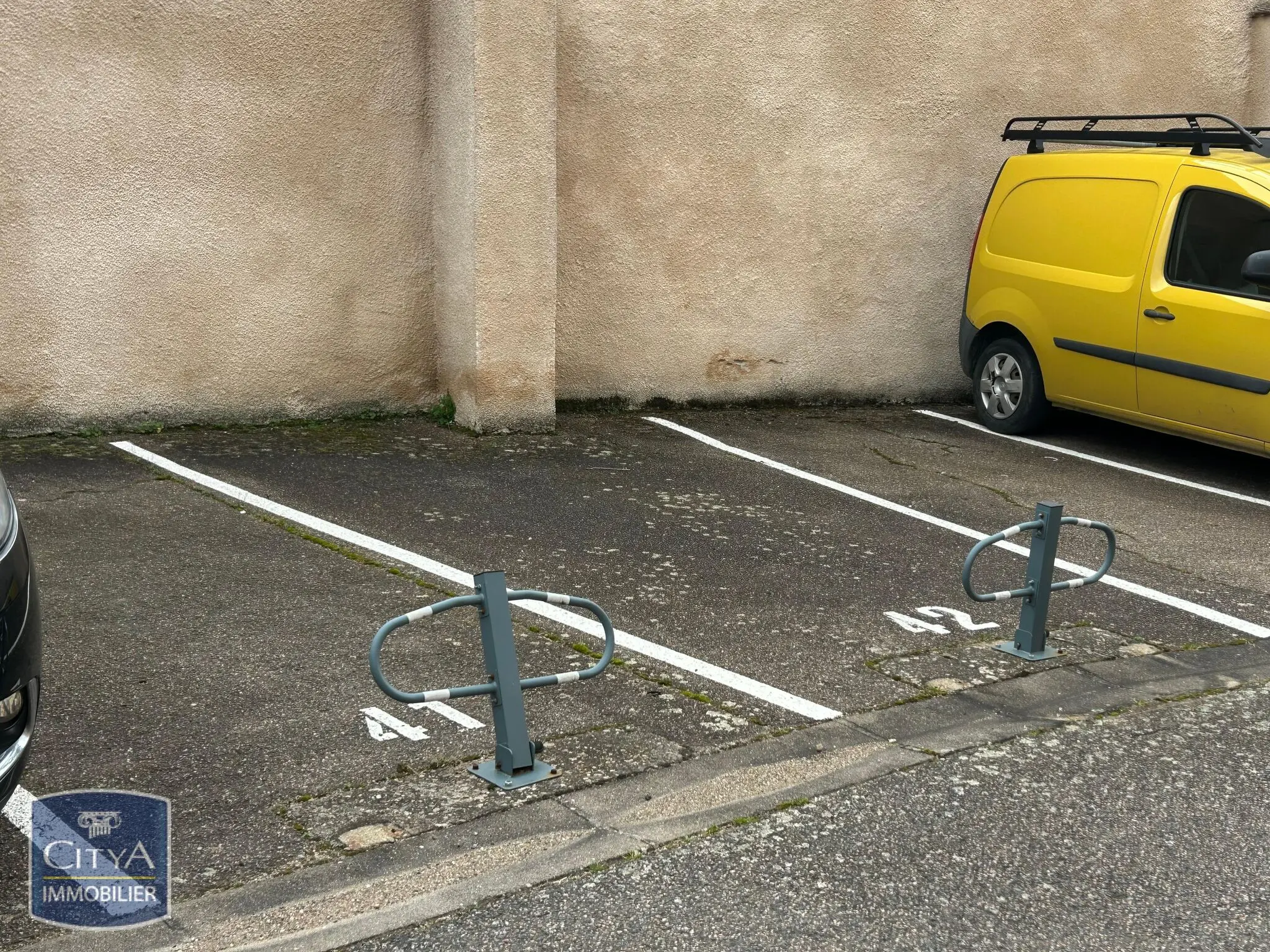 Photo 3 Parking