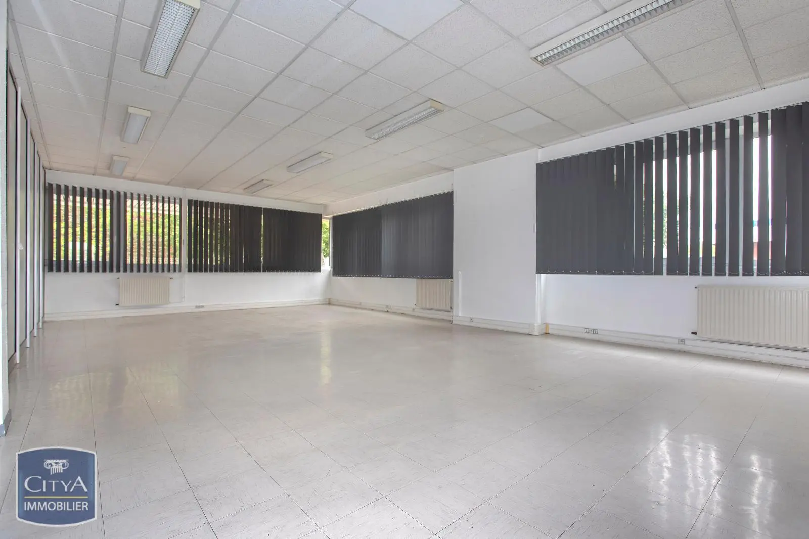 Photo 4 Local Professionnel 10 pièces 323m²
