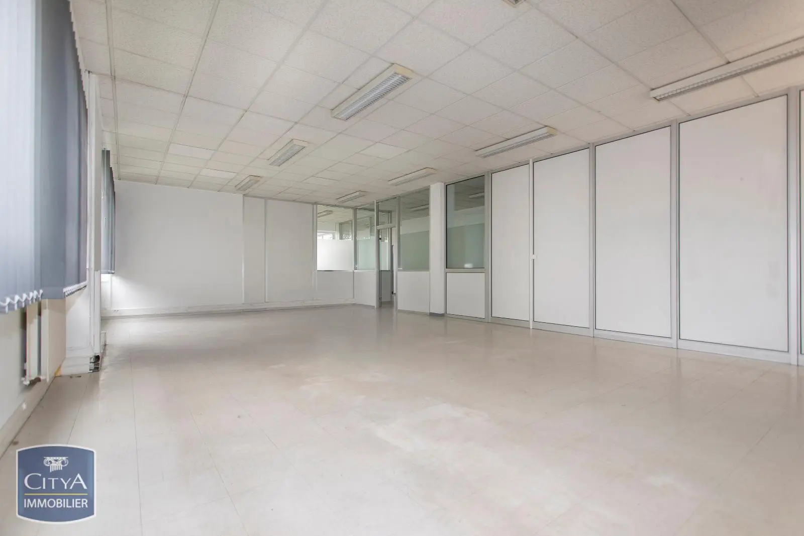Photo 6 Local Professionnel 10 pièces 323m²