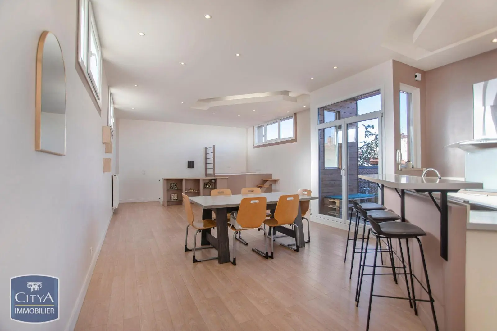 Photo 2 Appartement 6 pièces 160m²