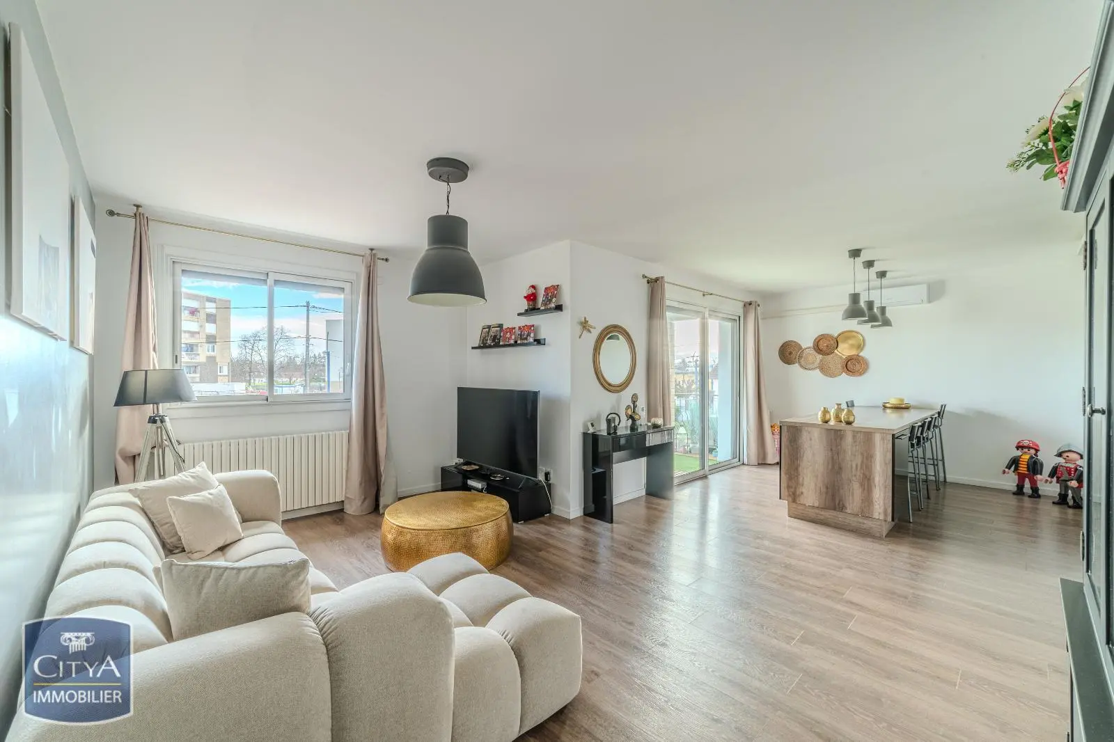 Photo 2 Maison 6 pièces 185m²