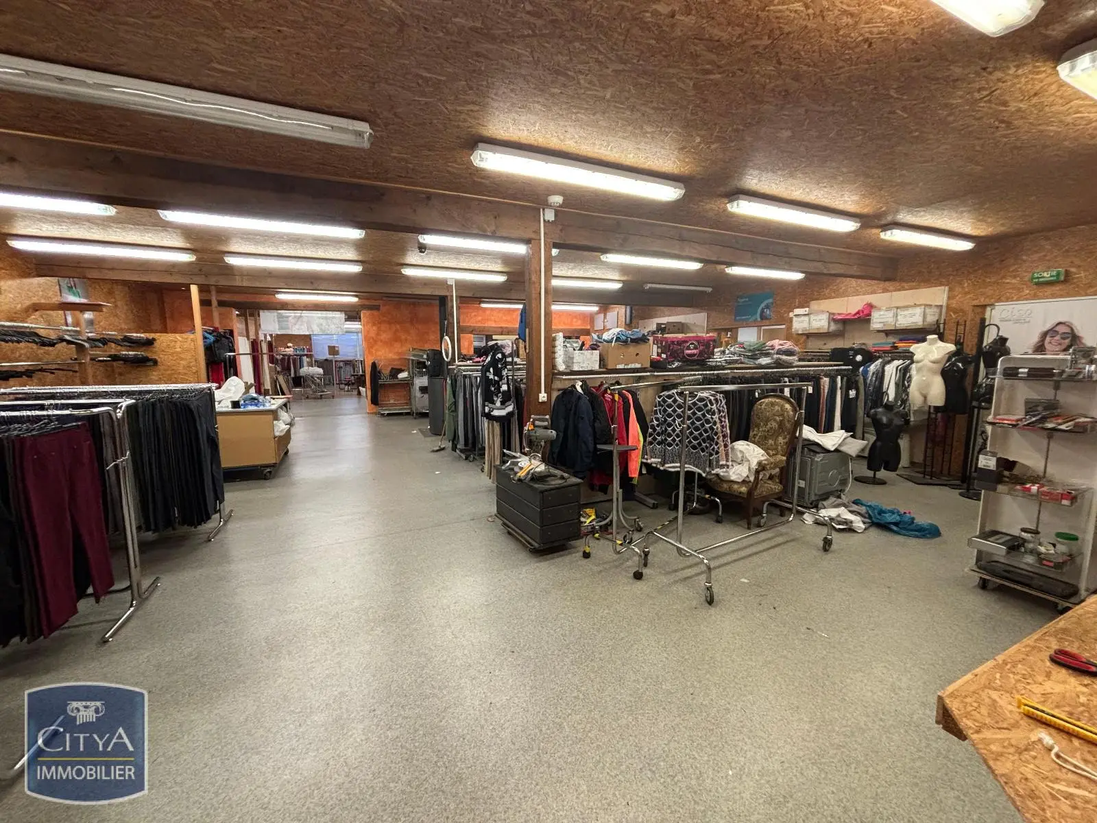 Photo 2 Local Professionnel 840m²