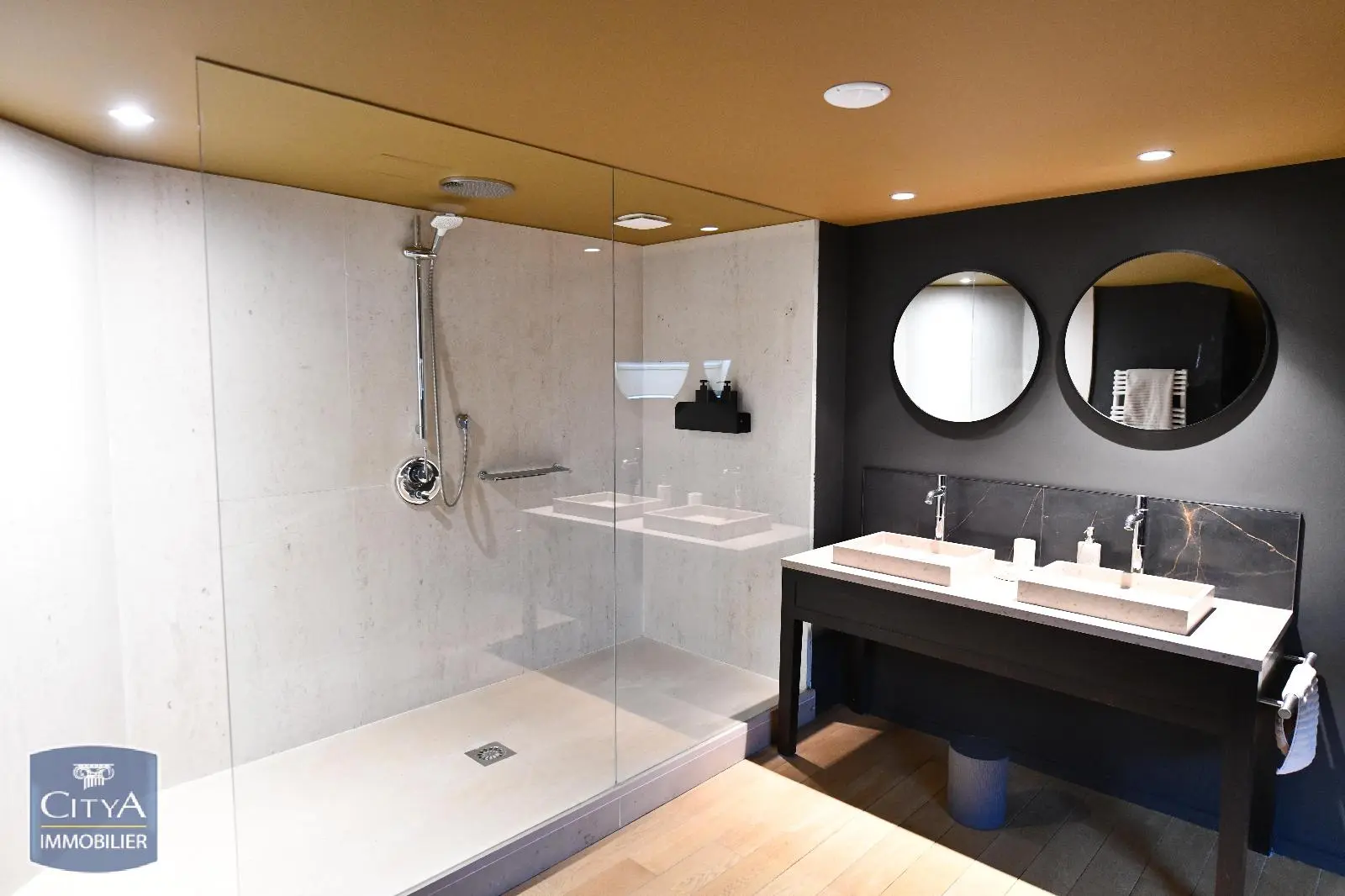 Photo 6 Immeuble 208m²