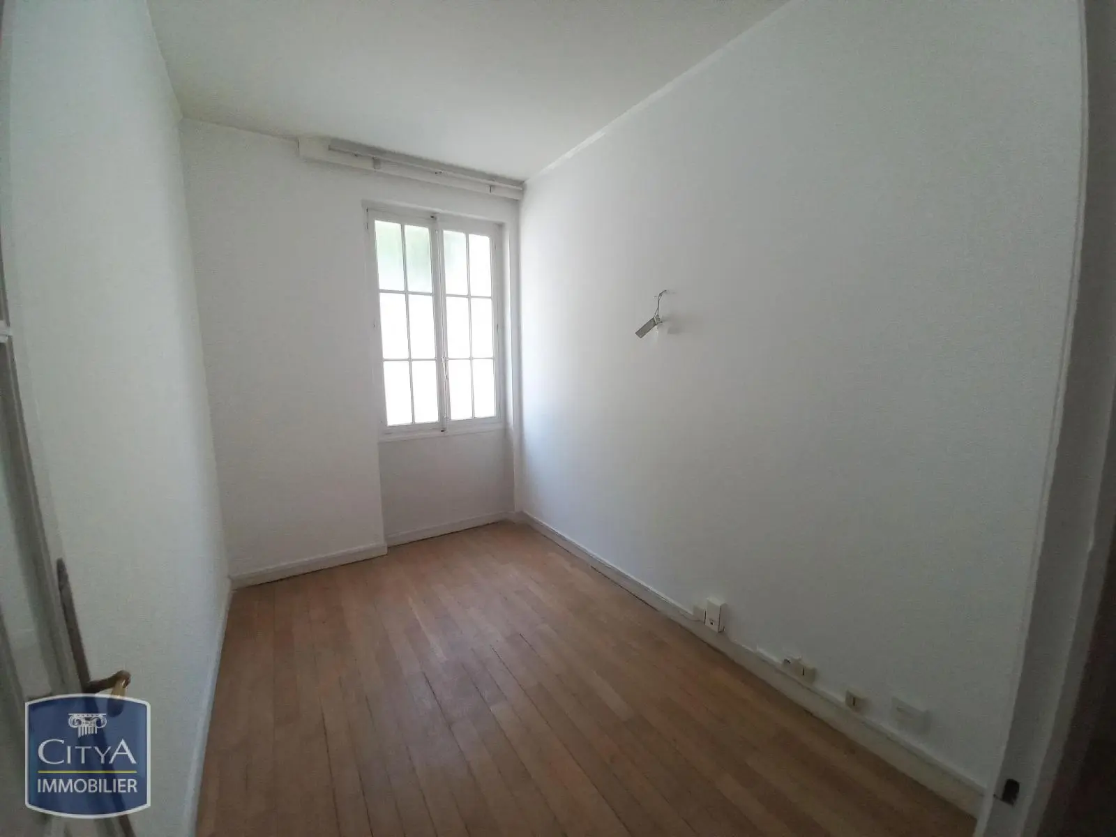 Photo 5 Local Professionnel 6 pièces 97m²