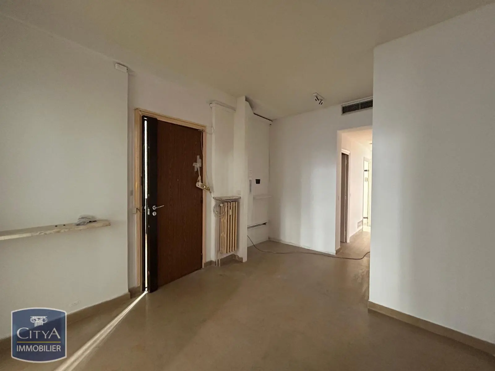 Photo 2 Local Professionnel 6 pièces 97m²