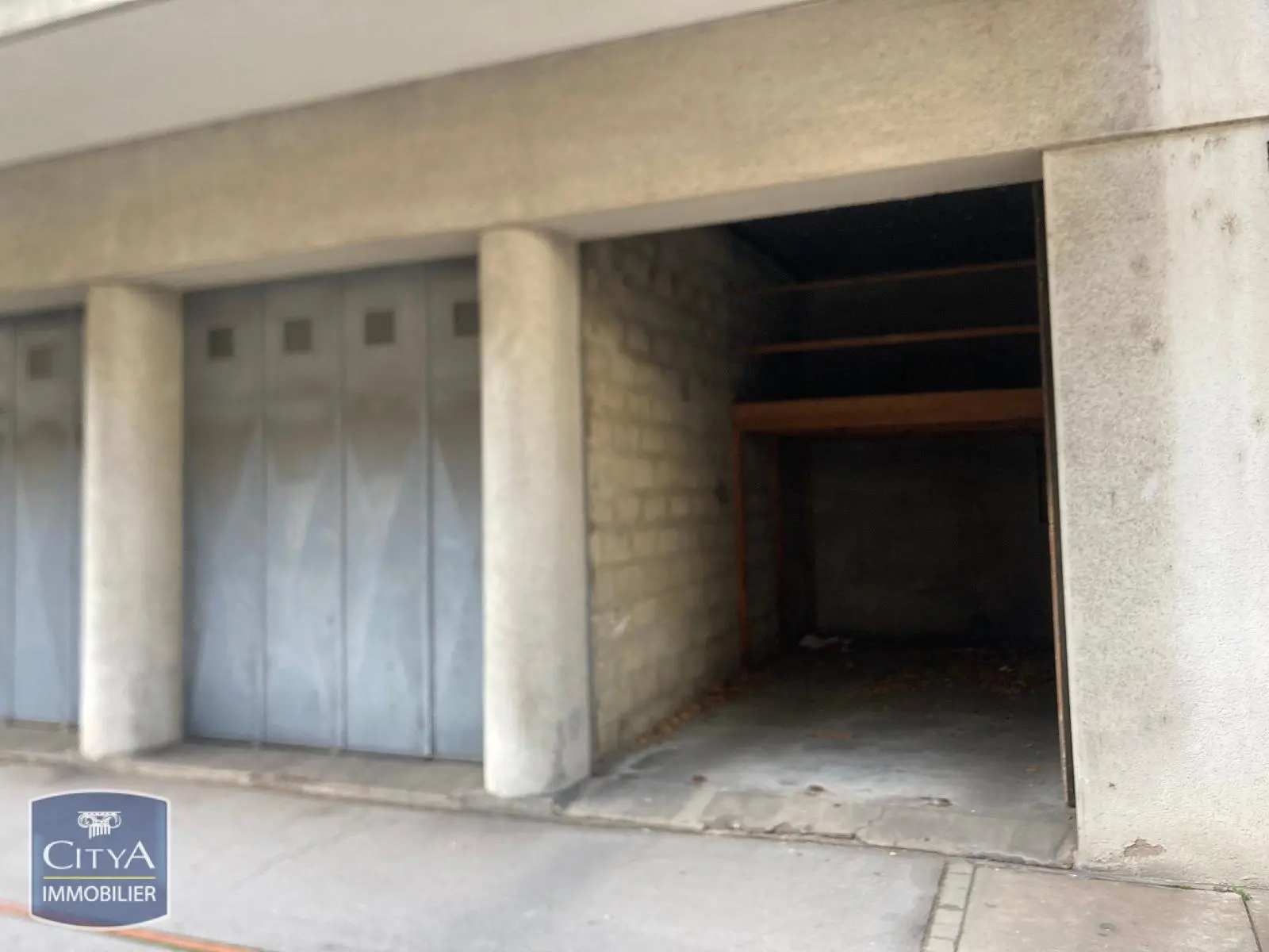 Photo 1 Parking