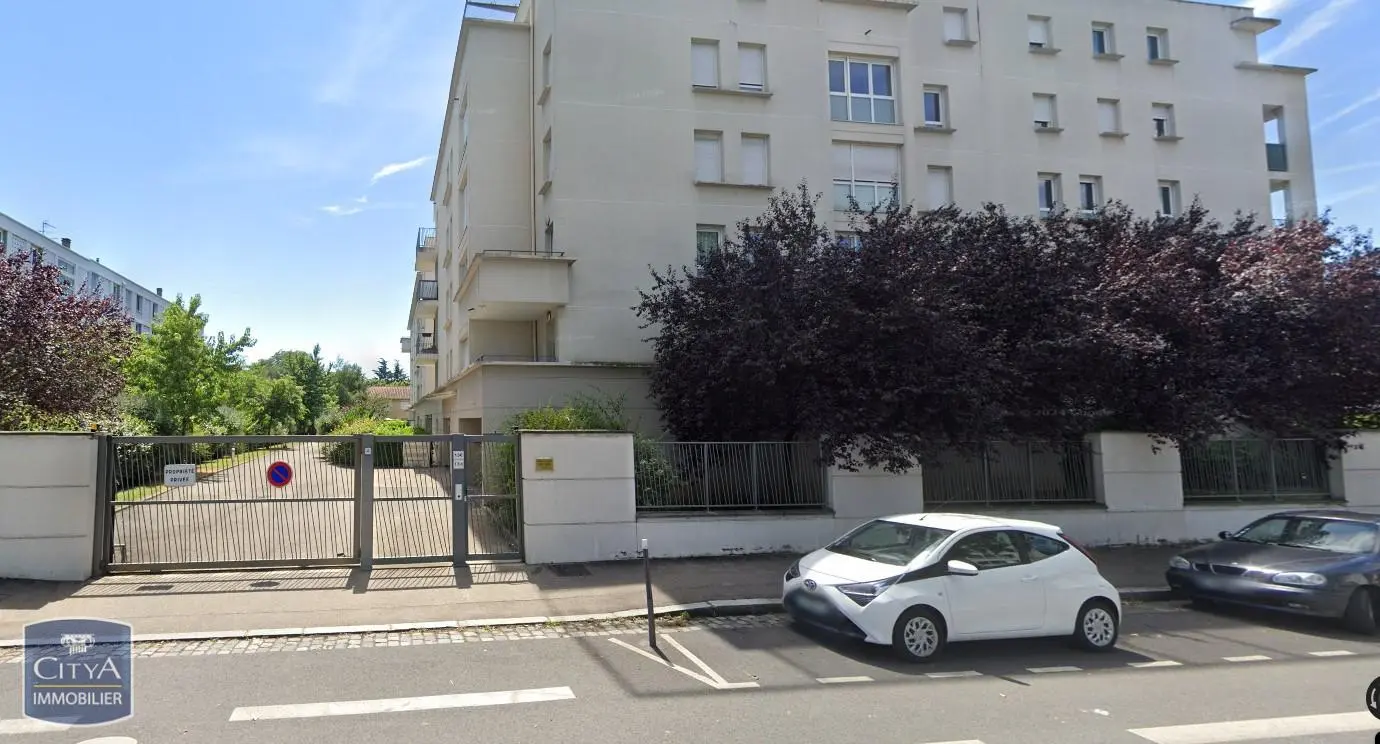 Photo 1 Parking