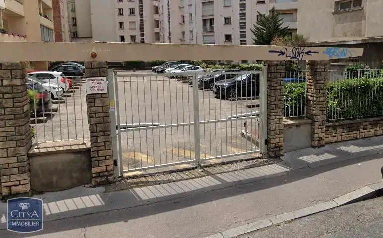 Photo 1 Parking