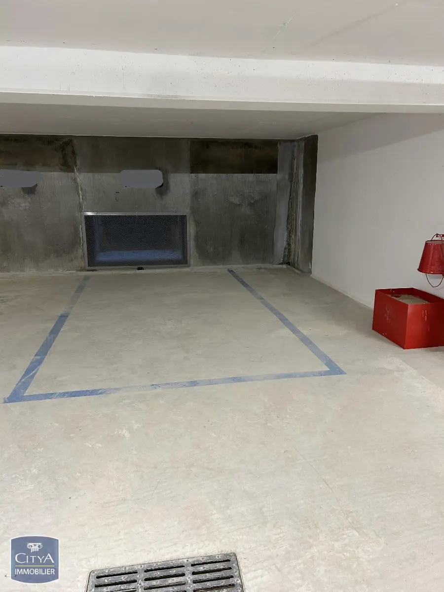 Photo 1 Parking