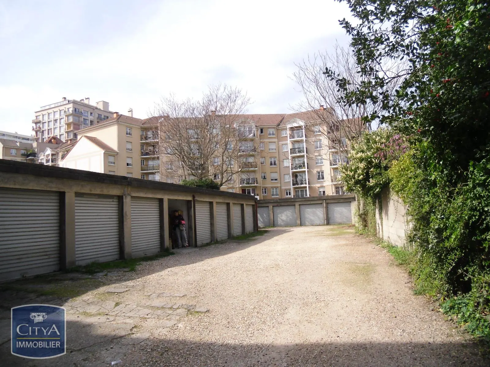 Photo 1 Parking