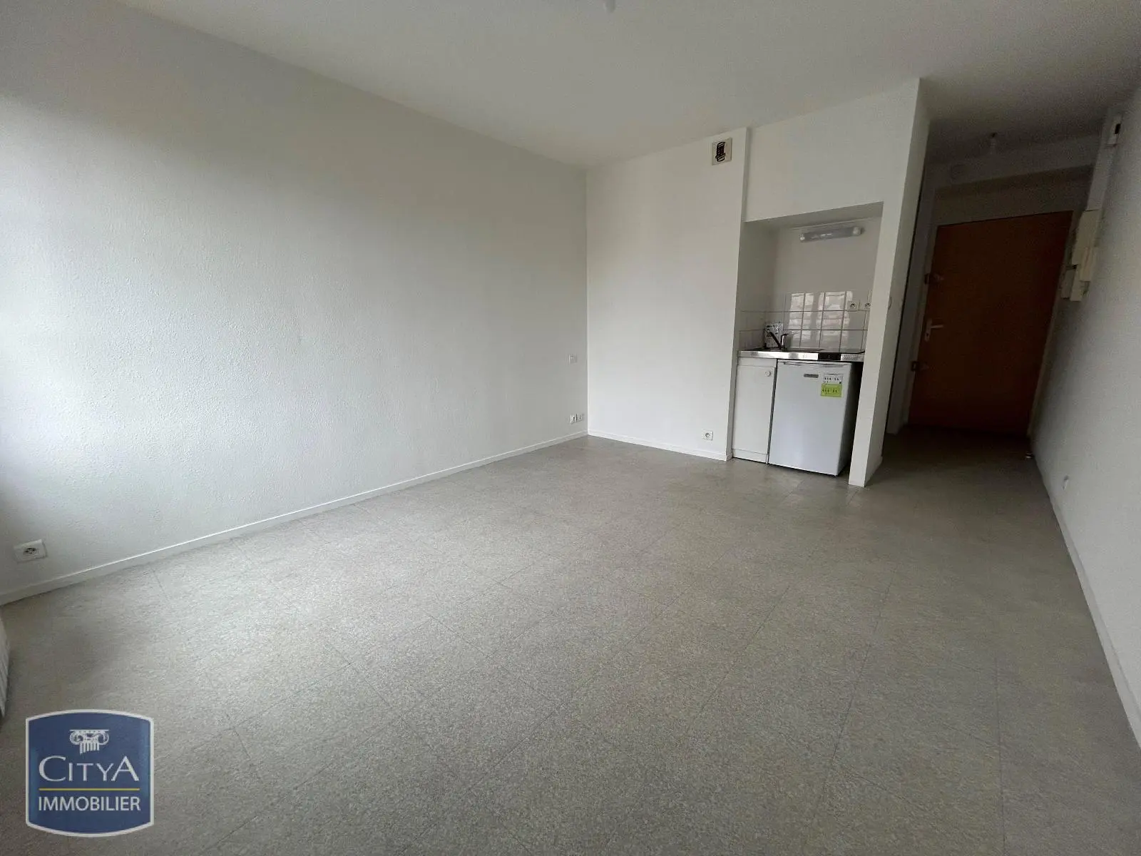 Photo 2 Appartement 1 pièce 21.81m²