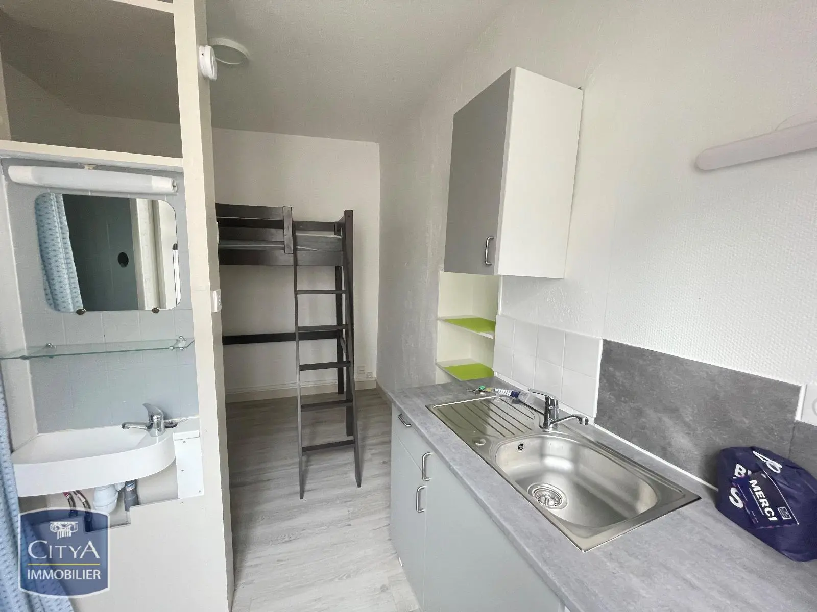Photo 1 Appartement 1 pièce 10.6m²