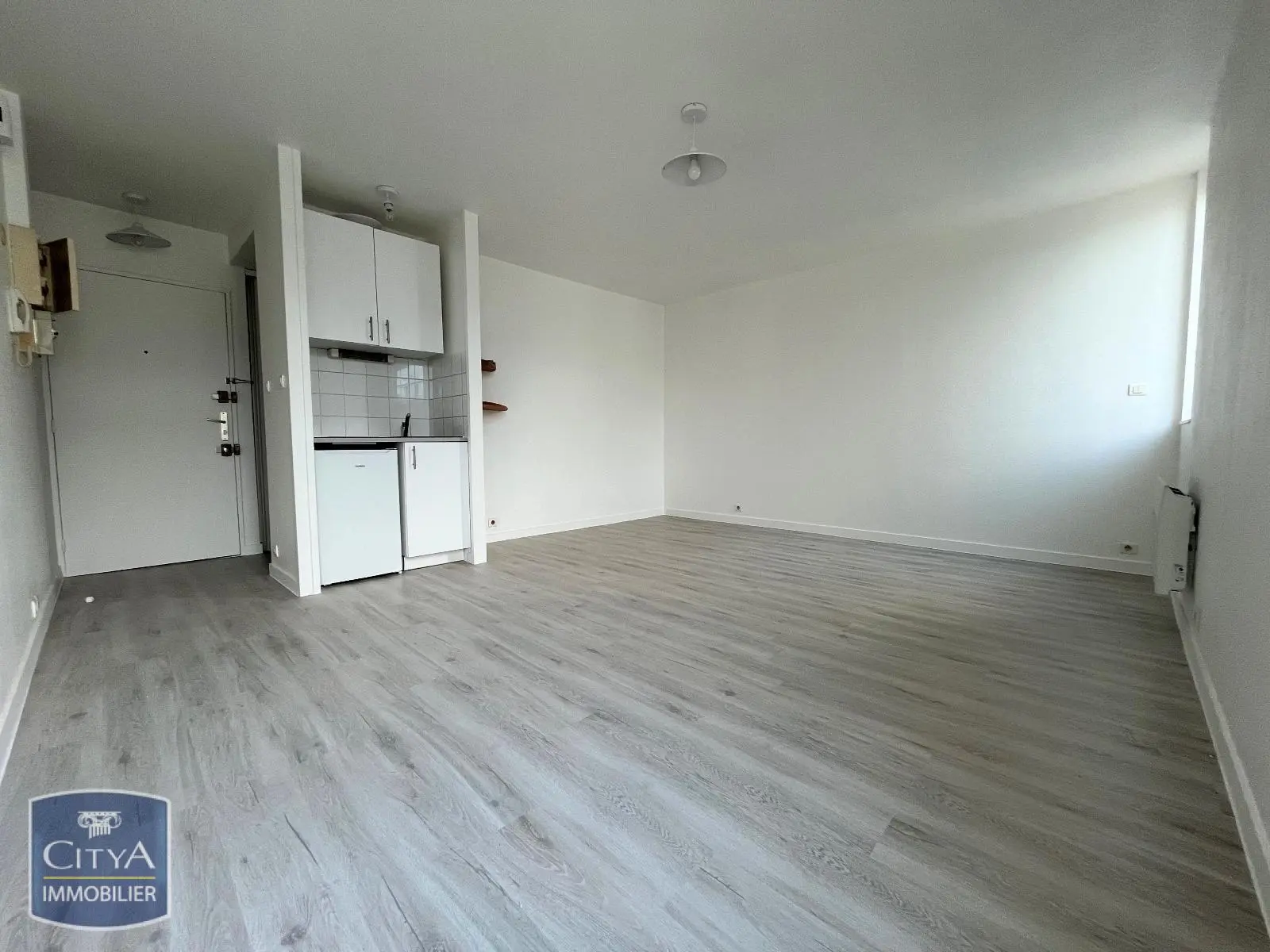 Photo 2 Appartement 1 pièce 27.77m²
