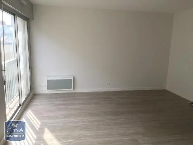 Photo 1 Appartement 1 pièce 33.86m²