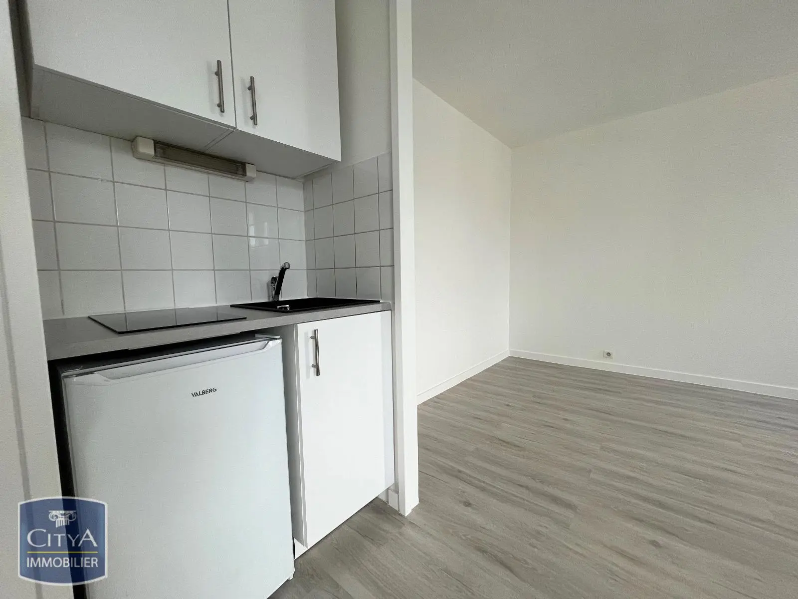 Photo 3 Appartement 1 pièce 27.77m²