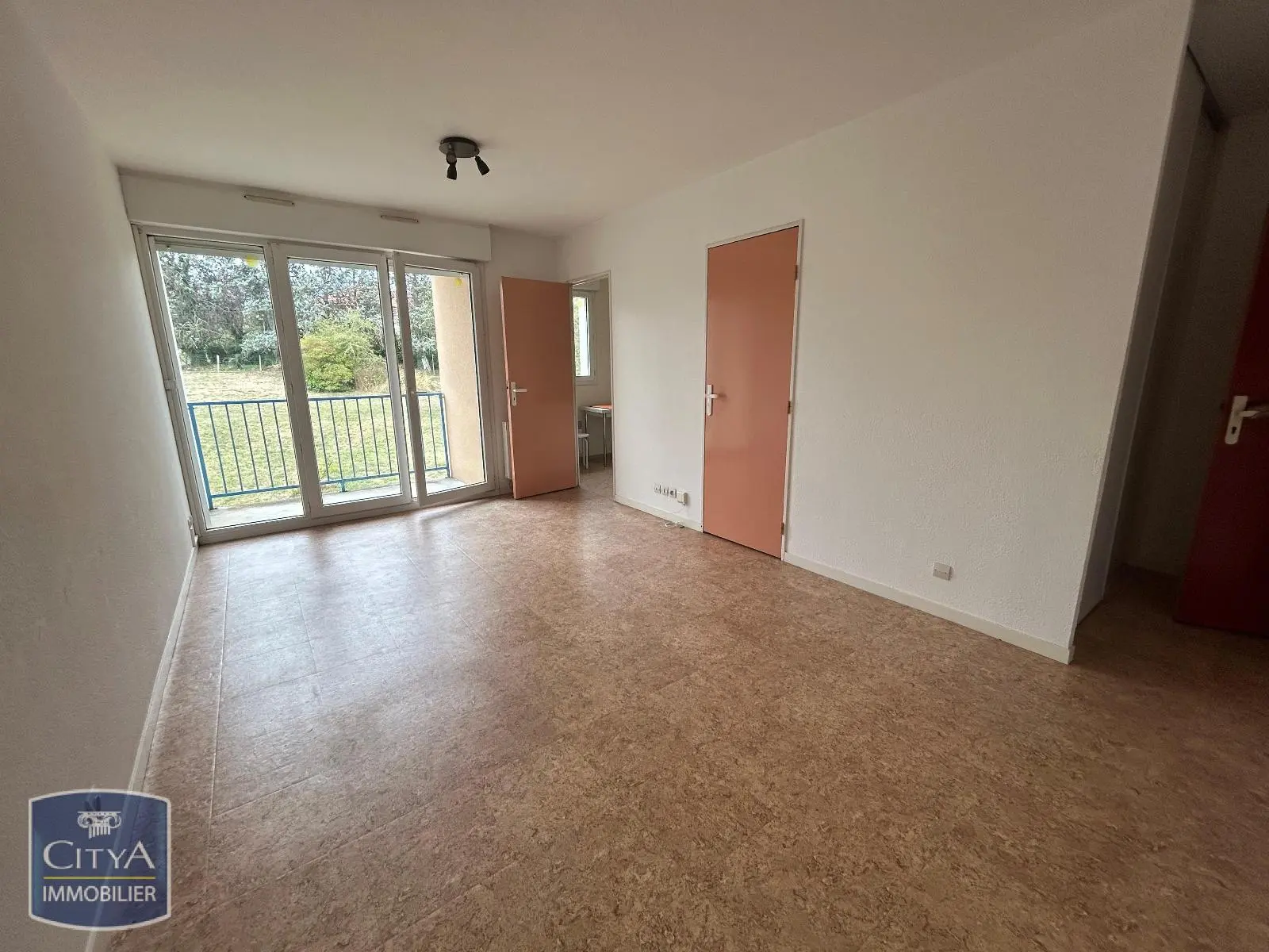 Photo 1 Appartement 1 pièce 27m²