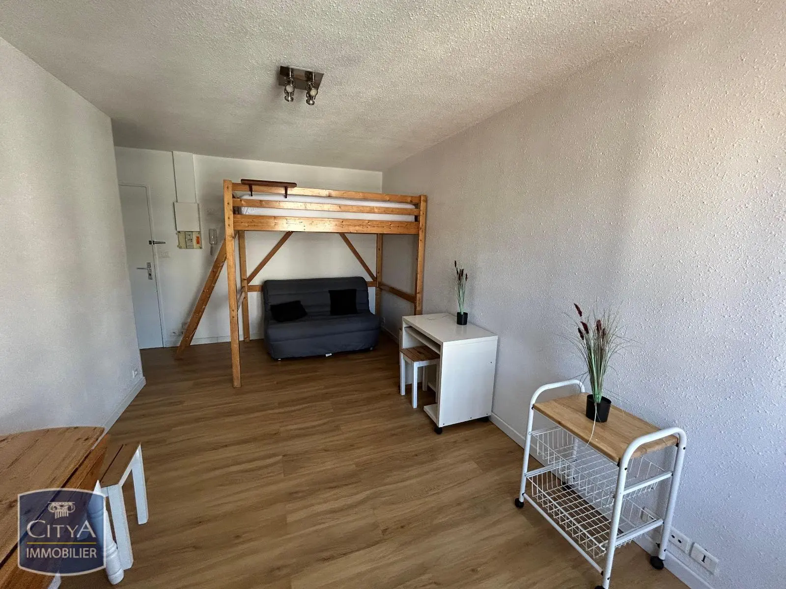 Photo 1 Appartement 1 pièce 23.12m²