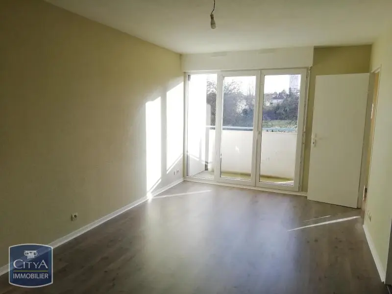 Photo 1 Appartement 1 pièce 28.02m²