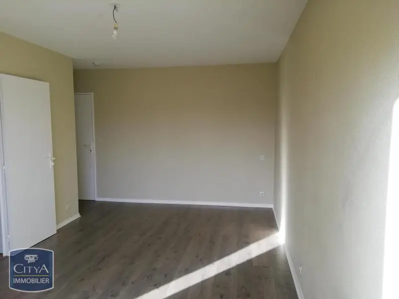 Photo 2 Appartement 1 pièce 28.02m²