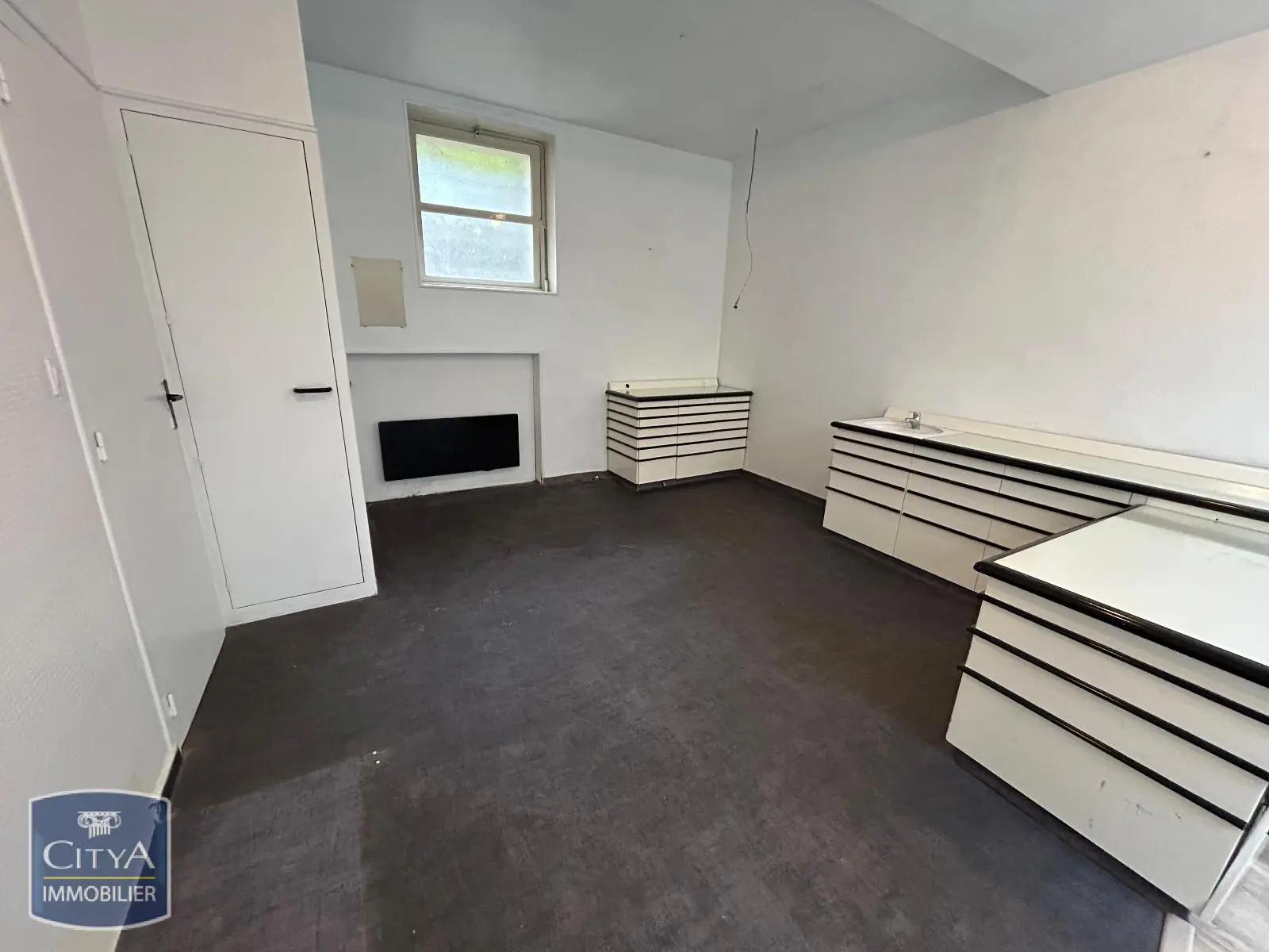 Photo 3 Local Commercial