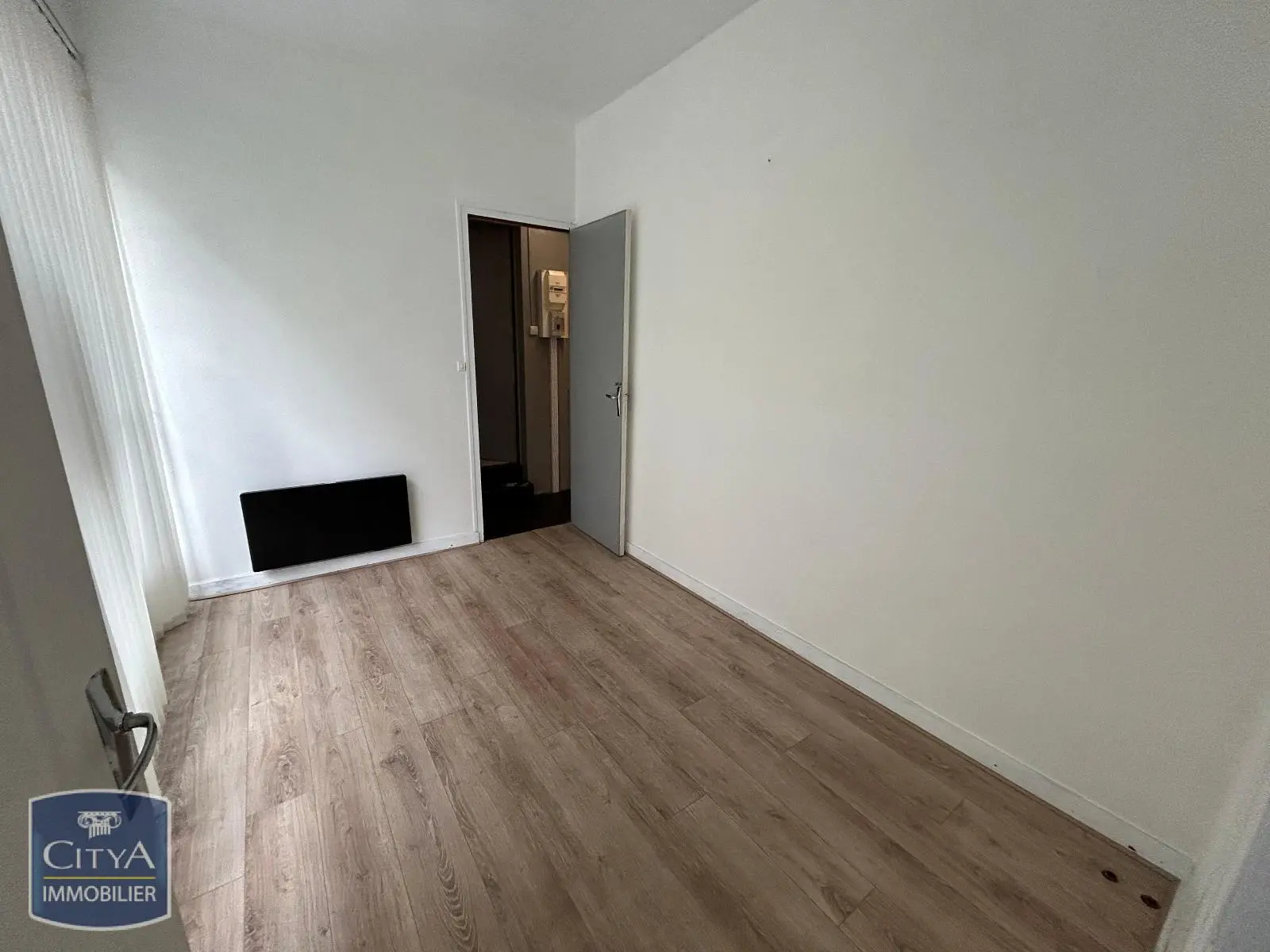 Photo 4 Local Commercial