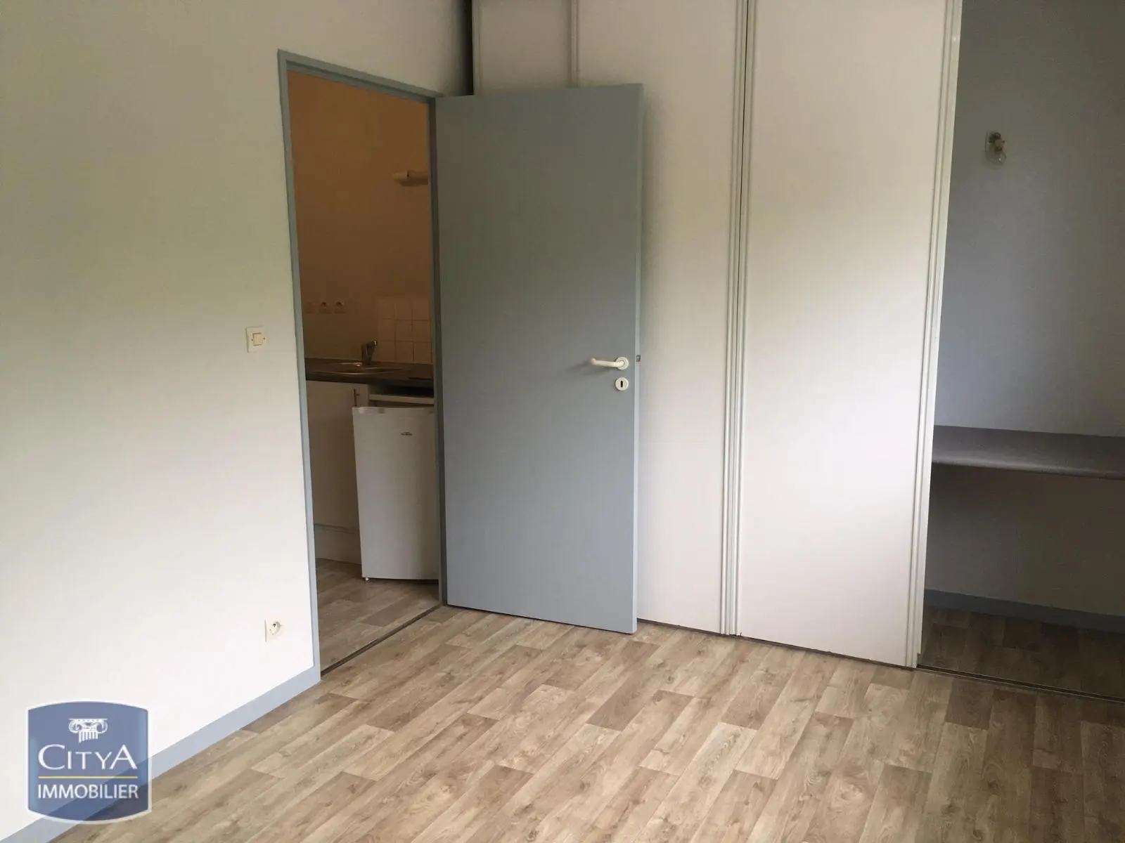 Photo 1 Appartement 1 pièce 18m²