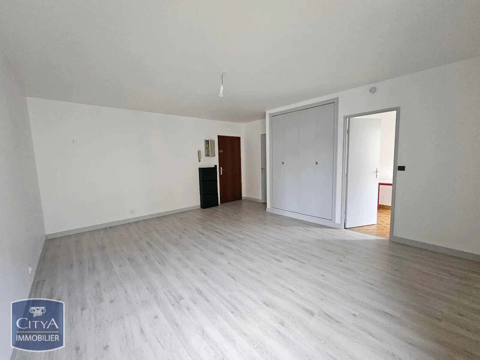 Photo 1 Appartement 1 pièce 33.73m²