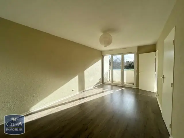 Photo 1 Appartement 1 pièce 28.02m²