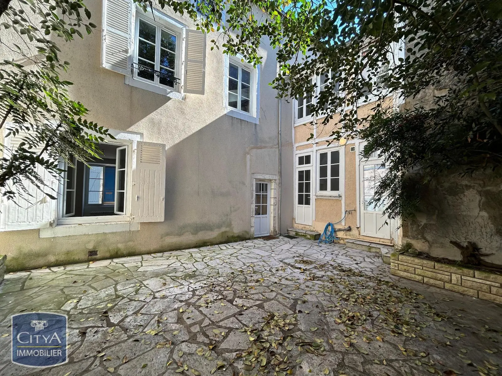 Photo 1 Maison 6 pièces 181.52m²