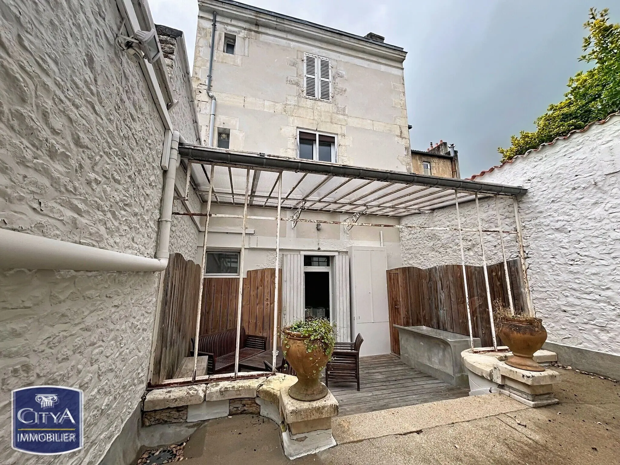 Photo 1 Immeuble 284m²